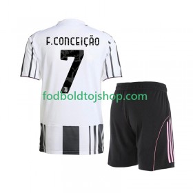 Juventus Francisco Conceicao 7 Børn Hjemme Fodboldsæt 2025-26 S/S (+ Korte bukser)